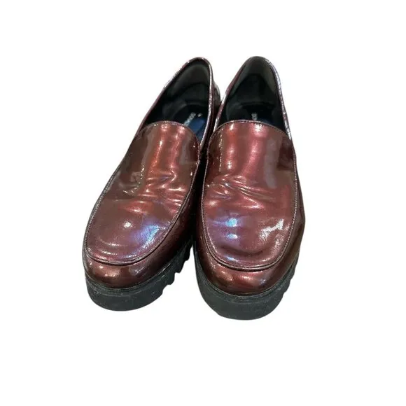 Donald Pliner Womens Burgundy Patent Leather Loafers Size 9, Pre-Owned Good Con