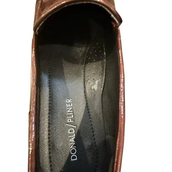 Donald Pliner Womens Burgundy Patent Leather Loafers Size 9, Pre-Owned Good Con