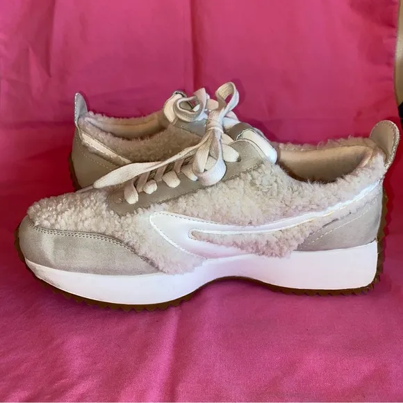 DV by Dolce Vita Bynx Sherpa Fuzzy Ecru Platform Sneaker White Cream Ivory 6.5