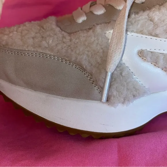 DV by Dolce Vita Bynx Sherpa Fuzzy Ecru Platform Sneaker White Cream Ivory 6.5