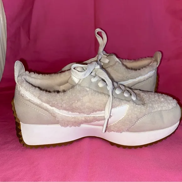 DV by Dolce Vita Bynx Sherpa Fuzzy Ecru Platform Sneaker White Cream Ivory 6.5