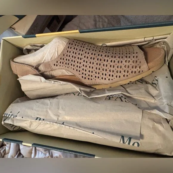 EARTH Linden Laveen Suede Peep Toe Slingback Sandals Size 9 New in Box MSRP $110