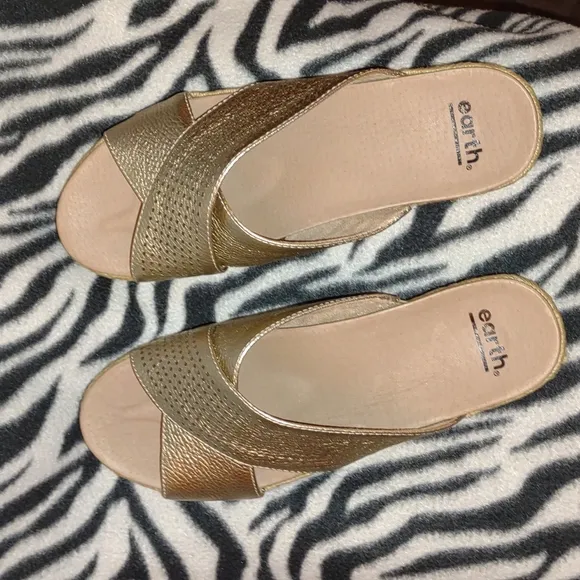 👣EARTH Madena Marigold Slides gold footwear