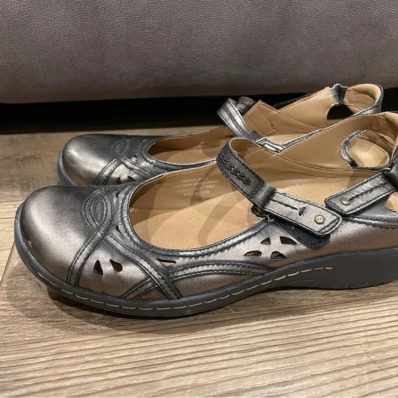 Earth Silver Gray Flats with Adjustable Strap and Cut-Out Design