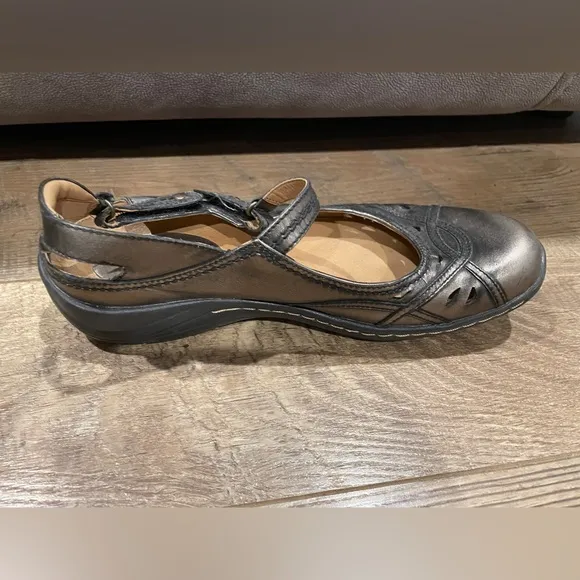 Earth Silver Gray Flats with Adjustable Strap and Cut-Out Design