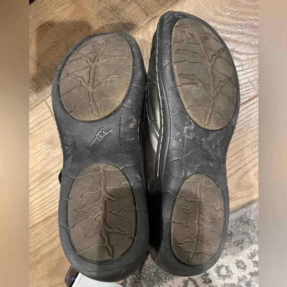 Earth Silver Gray Flats with Adjustable Strap and Cut-Out Design