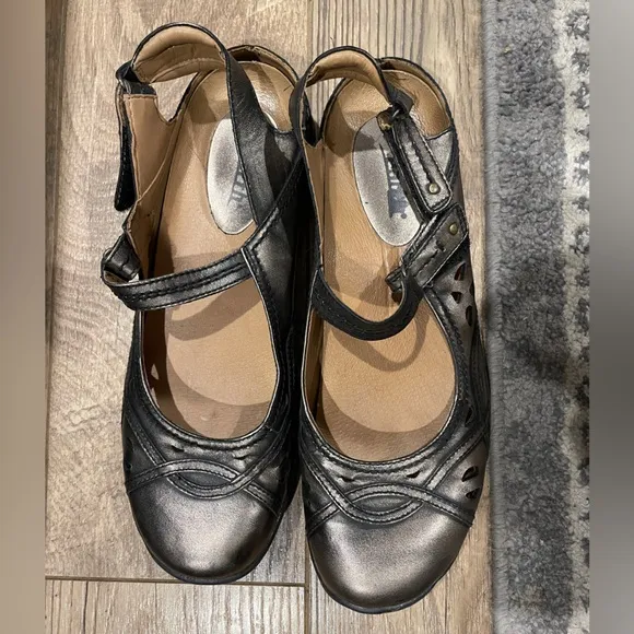 Earth Silver Gray Flats with Adjustable Strap and Cut-Out Design