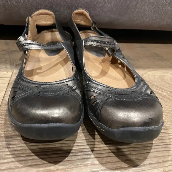 Earth Silver Gray Flats with Adjustable Strap and Cut-Out Design