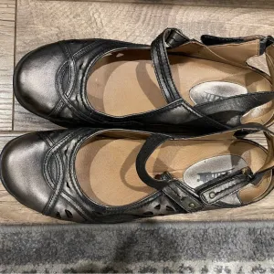 Earth Silver Gray Flats with Adjustable Strap and Cut-Out Design