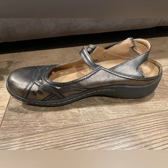 Earth Silver Gray Flats with Adjustable Strap and Cut-Out Design