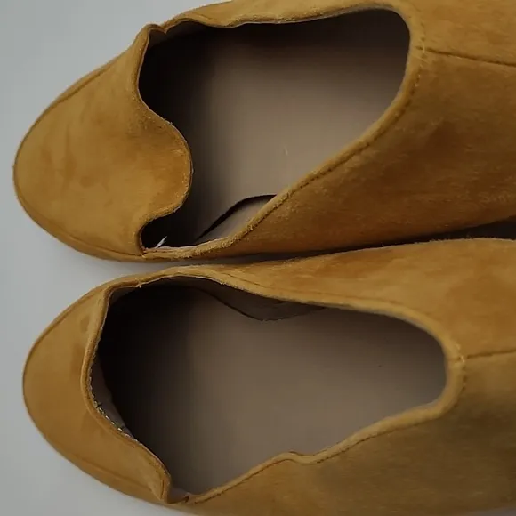EILEEN FISHER ELAN SUEDE LOAFERS GOLDENROD BLOCK HEELS ALMOND TOE WOMENS 10