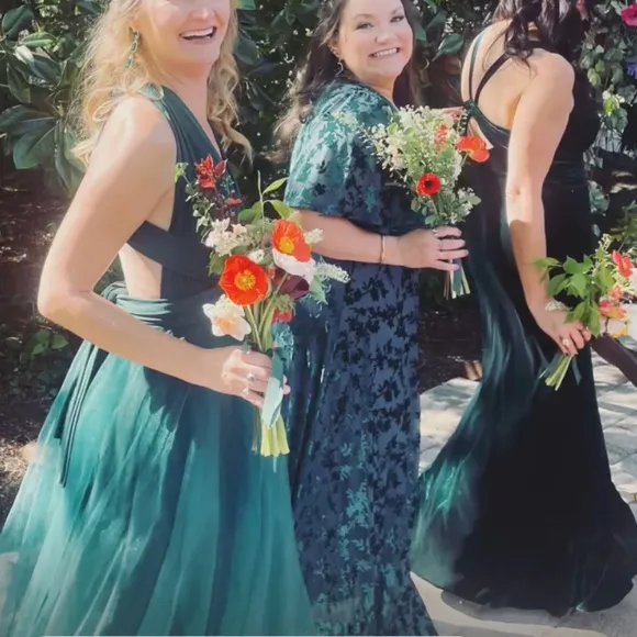 Emerald Green ✨ Convertible Infinity Bridesmaid Dress – One Size Fits Most
