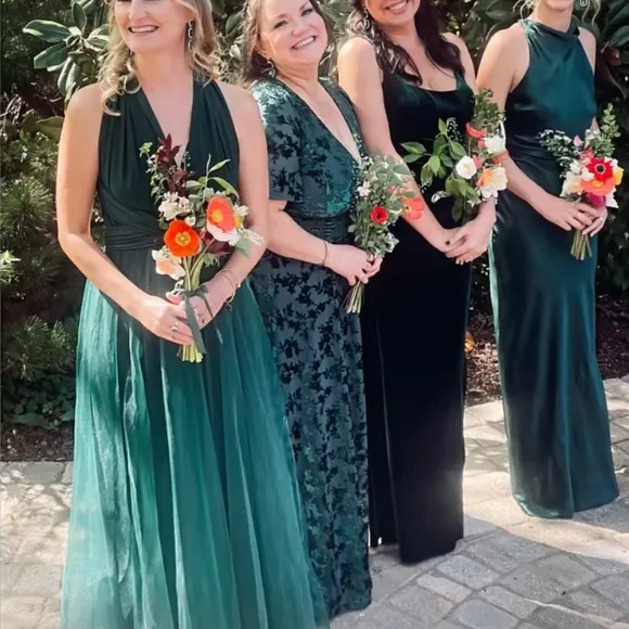 Emerald Green ✨ Convertible Infinity Bridesmaid Dress – One Size Fits Most