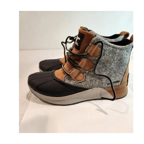 EUC Sorel Women’s NL4228-224 Waterproof Suede‎ &amp; Felt Lace-Up Boots - Size 8