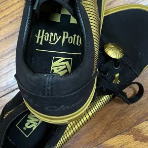 EUC Vans x Harry Potter Golden Snitch Sneaker, Black