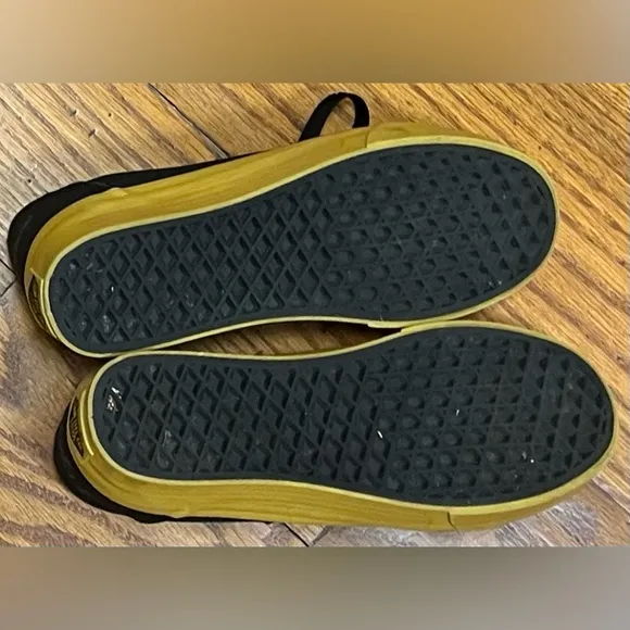 EUC Vans x Harry Potter Golden Snitch Sneaker, Black