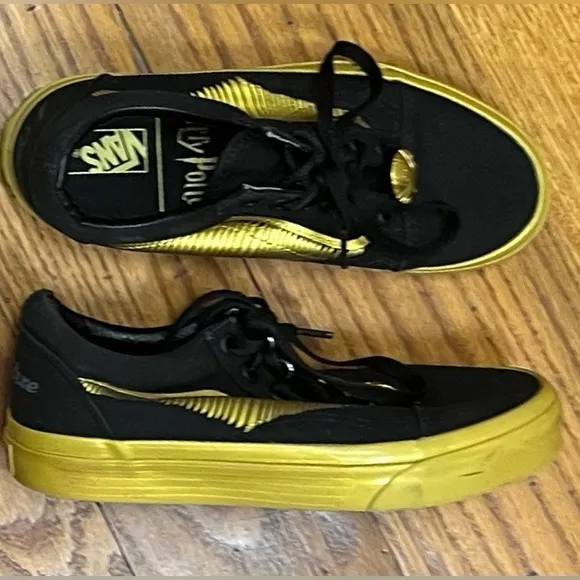 EUC Vans x Harry Potter Golden Snitch Sneaker, Black
