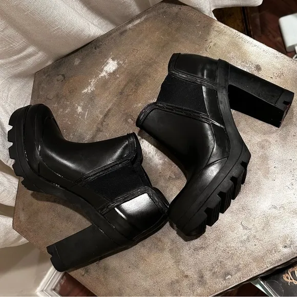 Extremely rare!!!  Hunter high heel Chelsea ankle boots