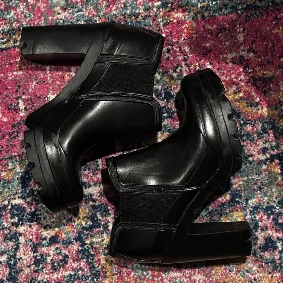 Extremely rare!!!  Hunter high heel Chelsea ankle boots