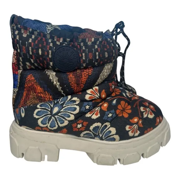FARM RIO Lug Sole Puffer Booties In Pineapple Flower   Sz: 6.5