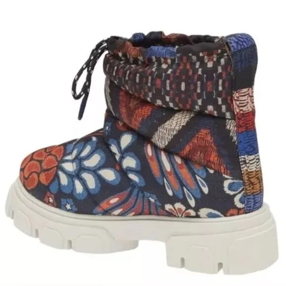 FARM RIO Lug Sole Puffer Booties In Pineapple Flower   Sz: 6.5