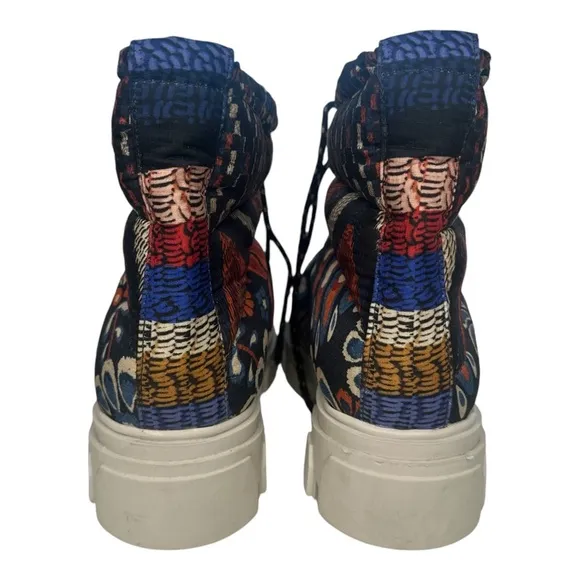FARM RIO Lug Sole Puffer Booties In Pineapple Flower   Sz: 6.5