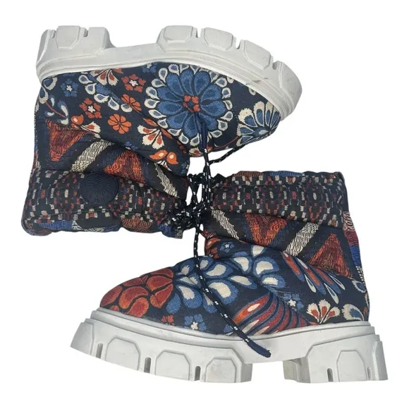 FARM RIO Lug Sole Puffer Booties In Pineapple Flower   Sz: 6.5