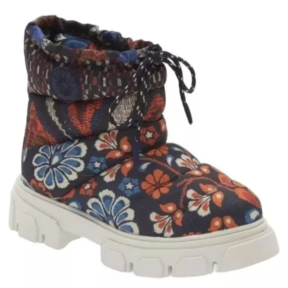 FARM RIO Lug Sole Puffer Booties In Pineapple Flower   Sz: 6.5