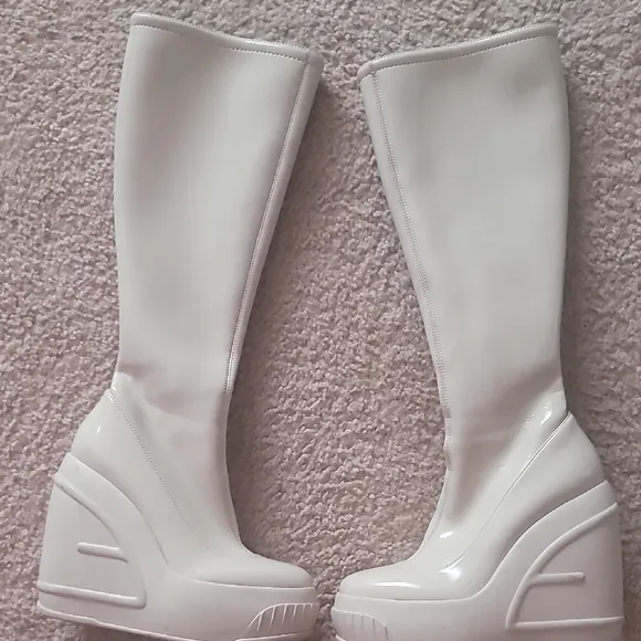 Fendi Cream Platform Winter Boots