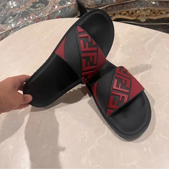 FENDI NEW FF Diagonal Logo Print Slides red and black