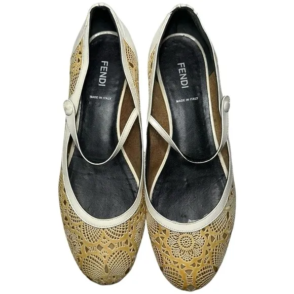 Fendi Women’s 38.5 7.5 Yellowed White Laser Cut Patent Leather Mary Jane Flats