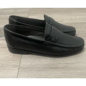 Florsheim - Pinch Loafers / Classic logo emblem / size 9.5 D / Black