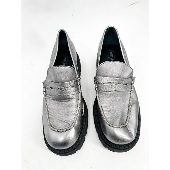 Free People Lyra Pewter Silver Lug Sole Leather Loafers Size 38 FLAW
