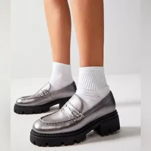 Free People Lyra Pewter Silver Lug Sole Leather Loafers Size 38 FLAW