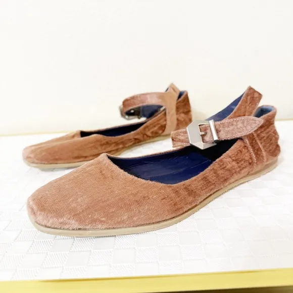Free People Mystic Mary Jane Crushed Velvet Cinnamon Mauve Buckle Flats Size 40