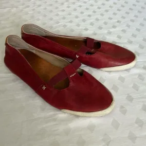 Frye Melanie T-Strap Flats Size 7.5