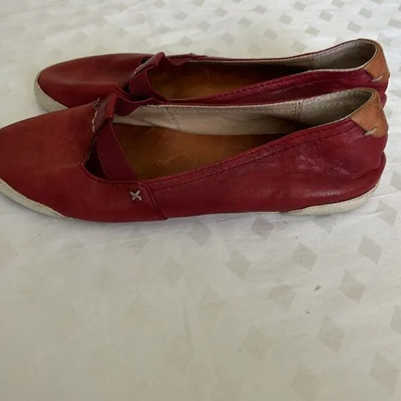 Frye Melanie T-Strap Flats Size 7.5