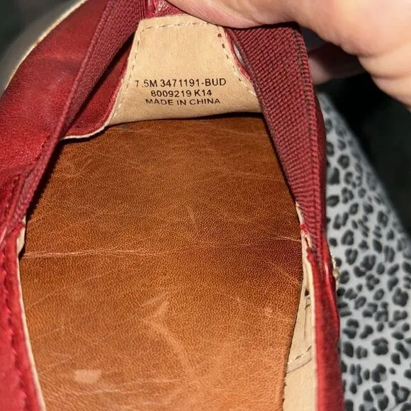 Frye Melanie T-Strap Flats Size 7.5