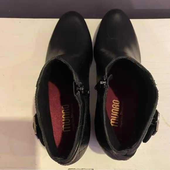 FS1993 EUC $245 Munro Jolyn Ankle Boots size 10 SS