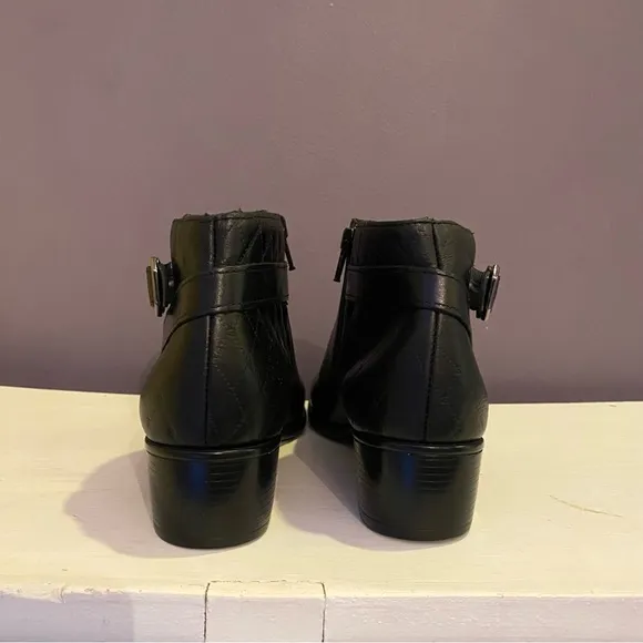 FS1993 EUC $245 Munro Jolyn Ankle Boots size 10 SS