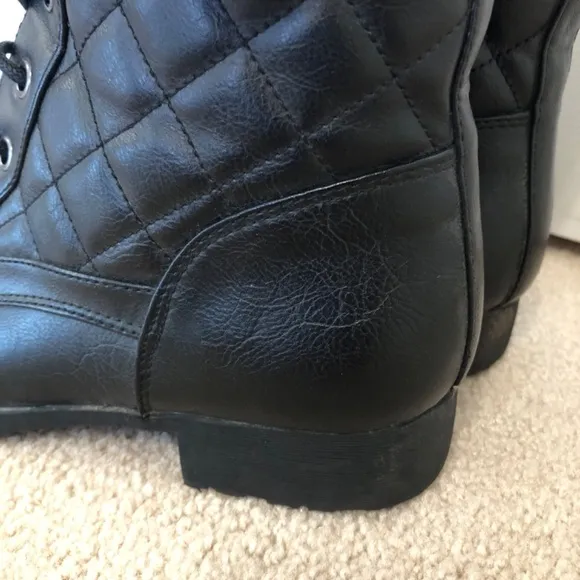 G By Guess Black Quilted Buckle Combat Boots Size 9M Lace Up Side Zip Goth Punk