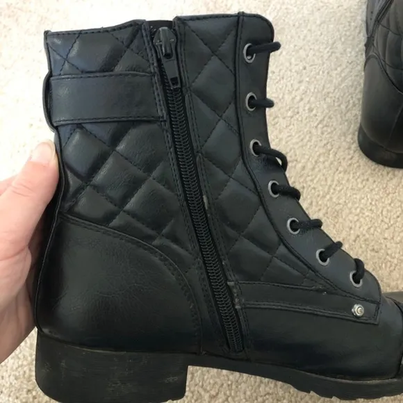 G By Guess Black Quilted Buckle Combat Boots Size 9M Lace Up Side Zip Goth Punk