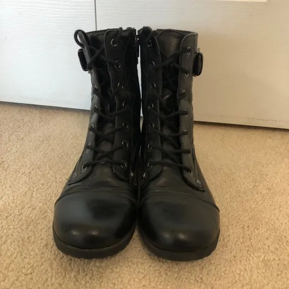 G By Guess Black Quilted Buckle Combat Boots Size 9M Lace Up Side Zip Goth Punk