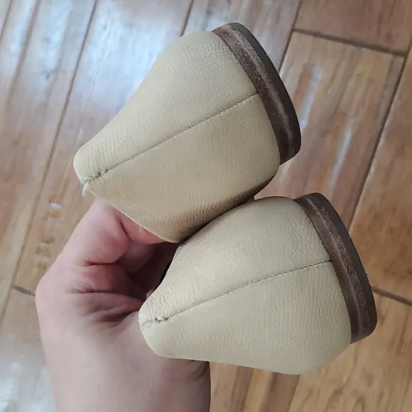 Gianni Bini Lawver nude pointy toe ballet flats