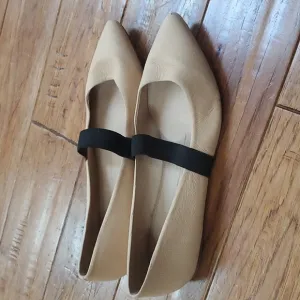 Gianni Bini Lawver nude pointy toe ballet flats