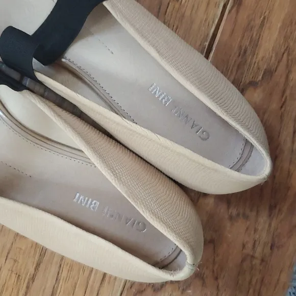 Gianni Bini Lawver nude pointy toe ballet flats