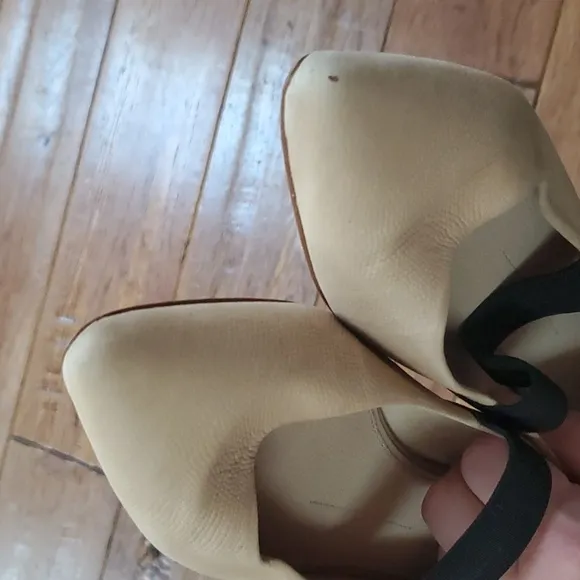 Gianni Bini Lawver nude pointy toe ballet flats