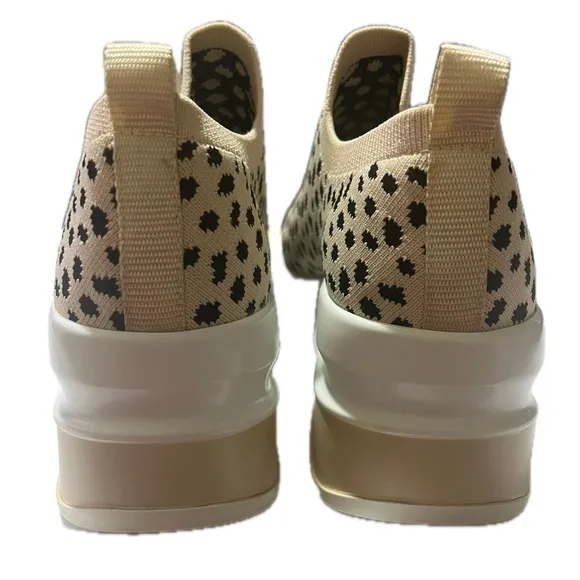 Gianni Bini Valeah Leopard Print Women's Slip-On Sneakers SZ 8
