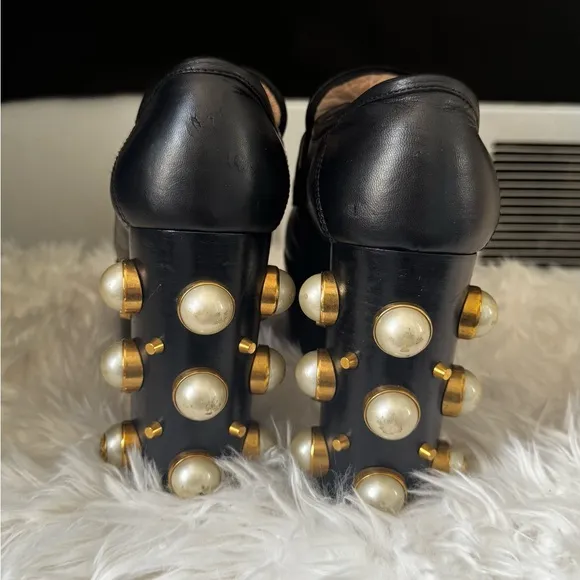 Gucci Black and Gold Leather Loafers with Horsebit Detail