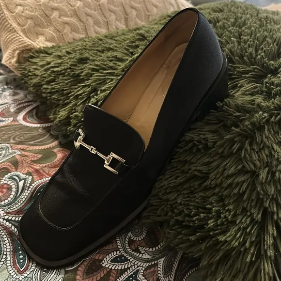 GUCCI loafers size 10B Black,  comfort to dress up or pair with jeans!